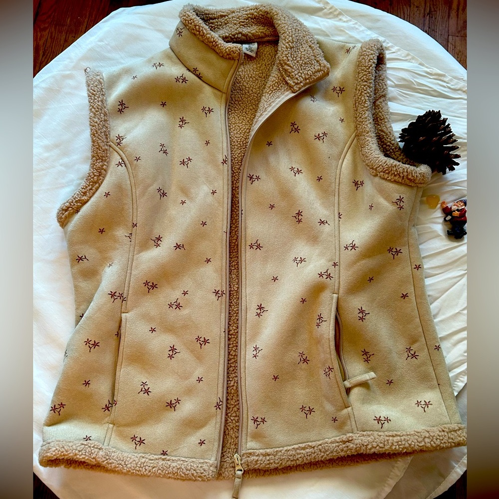 Fleece Vest with a Suede-like Feel